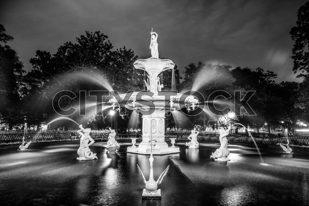 Black & White night photo of Savannah's historic fountain